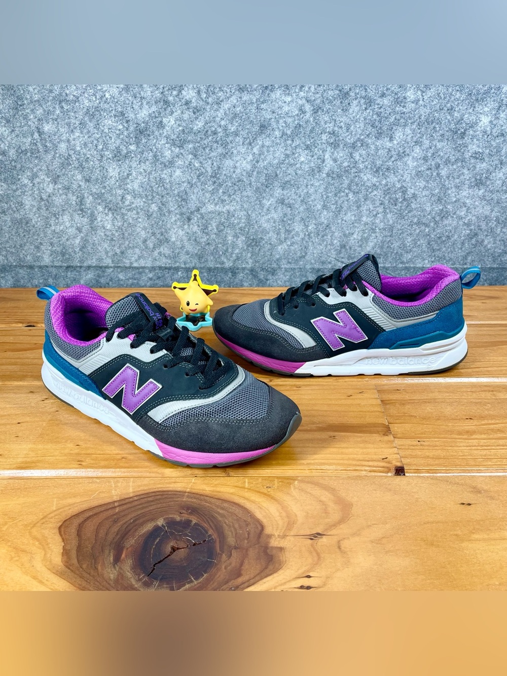 New Balance 997H Womens Size 9 B Suede Sneakers Gray Purple Teal Pink CW997HBM